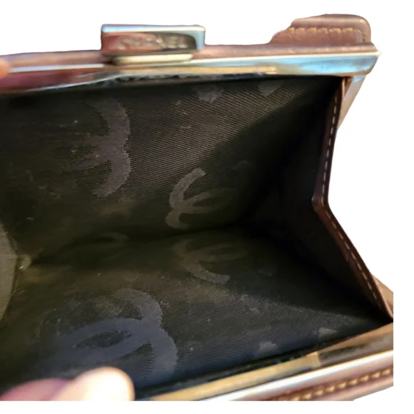 CHANEL | Lavender Cotton Club Interlocking CC Logo Compact Wallet 2008-'09 - Picture 10 of 16